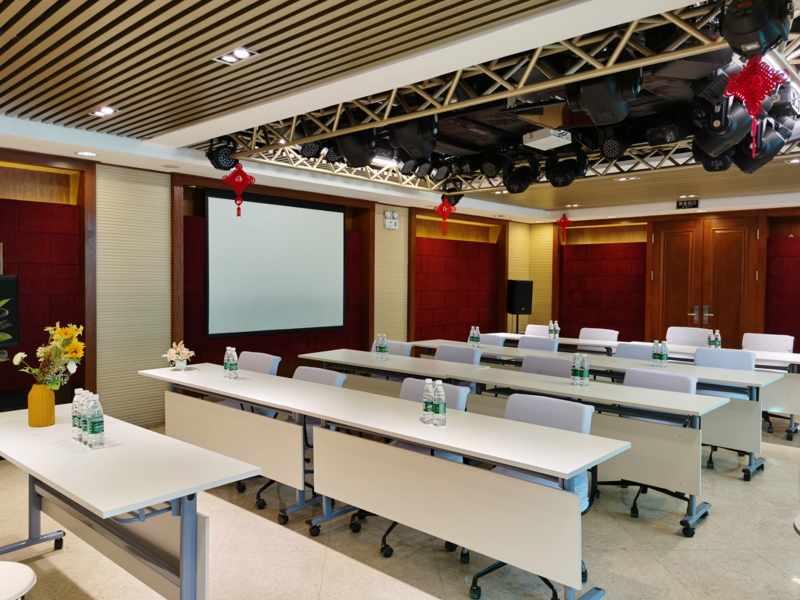 深圳哪些地方适合公司出游办年会—莫默（南澳店）案例