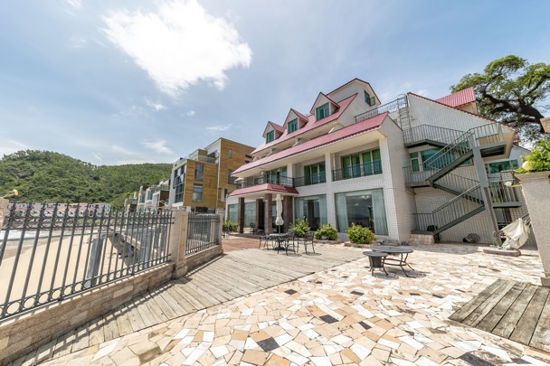 深圳哪些地方适合公司出游办年会—莫默（南澳店）案例