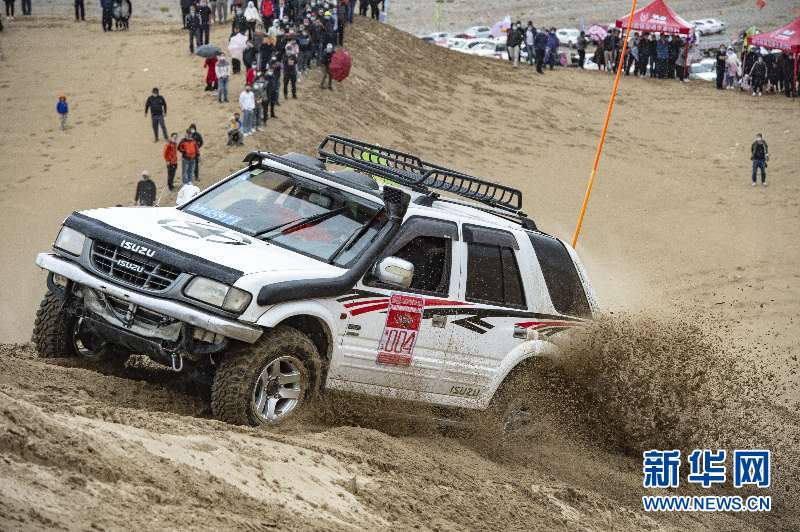 超燃！新疆策勒沙漠越野赛火热启幕