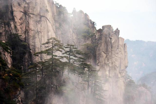 中国安徽省、黄山｜爬上震撼中国的第一奇山・黄山