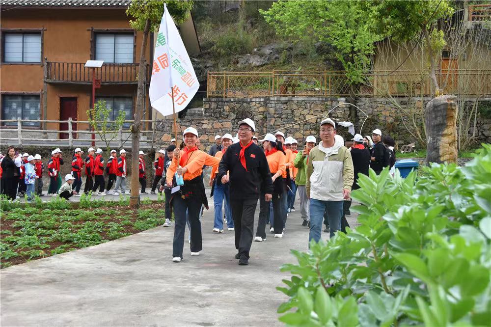 第六届长江三峡（巫山）李花节火热进行中，健康运动项目大受欢迎