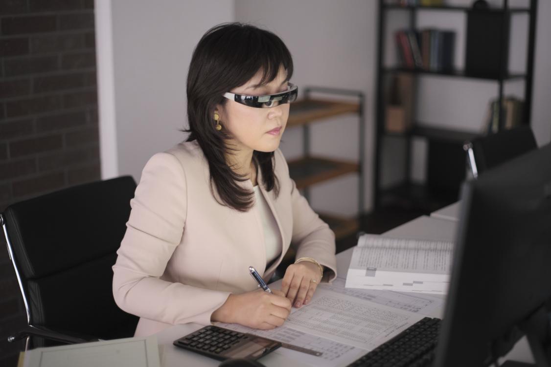 五一黄金周赴日必买！日本电器城人气产品，护眼首选自动对焦眼镜ViXion01