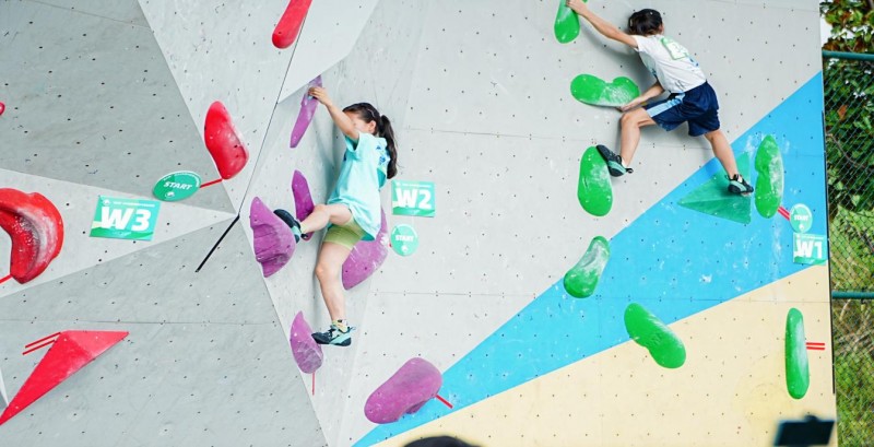 岩壁燃星火 盐都跃青春——“星火杯”2025年四川省青少年攀岩锦标赛在川卫康院火热启幕