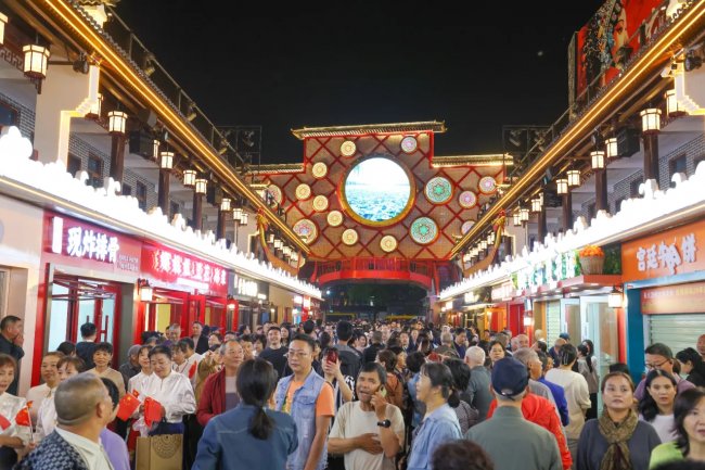 戏旅营城·蝶变新生 | 亚新文化最新力作荆州监利《天府奇庙夜》国庆火爆开街！